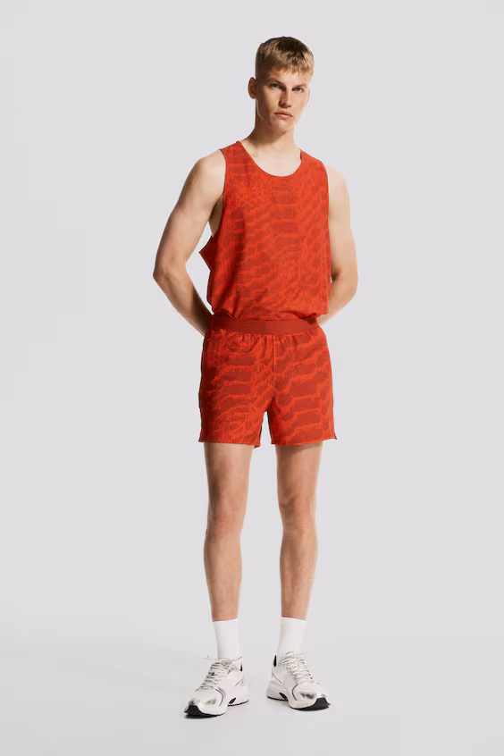 Короткие спортивные шорты с технологией drymove™