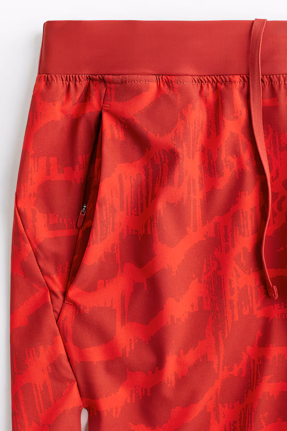 Короткие спортивные шорты с технологией drymove™