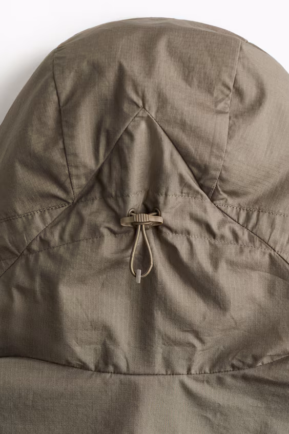 Ветровка с водоотталкивающим покрытием свободного силуэта