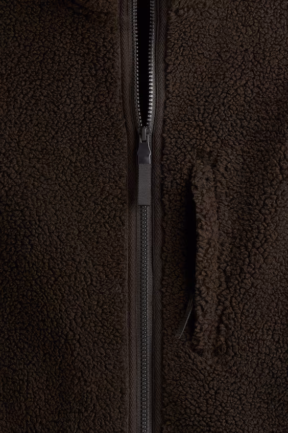 Жилетка для спорта из мягкого меха силуэт regular fit