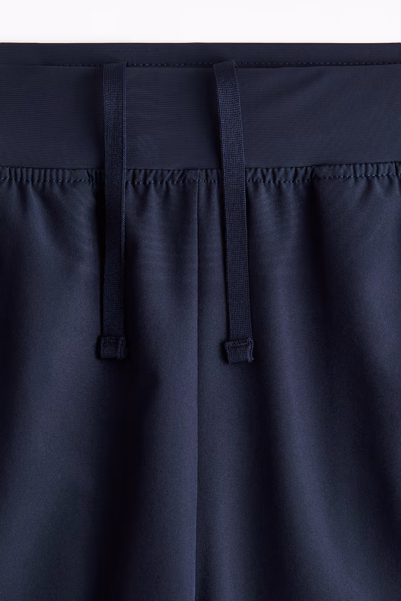 Короткие спортивные шорты с технологией drymove™