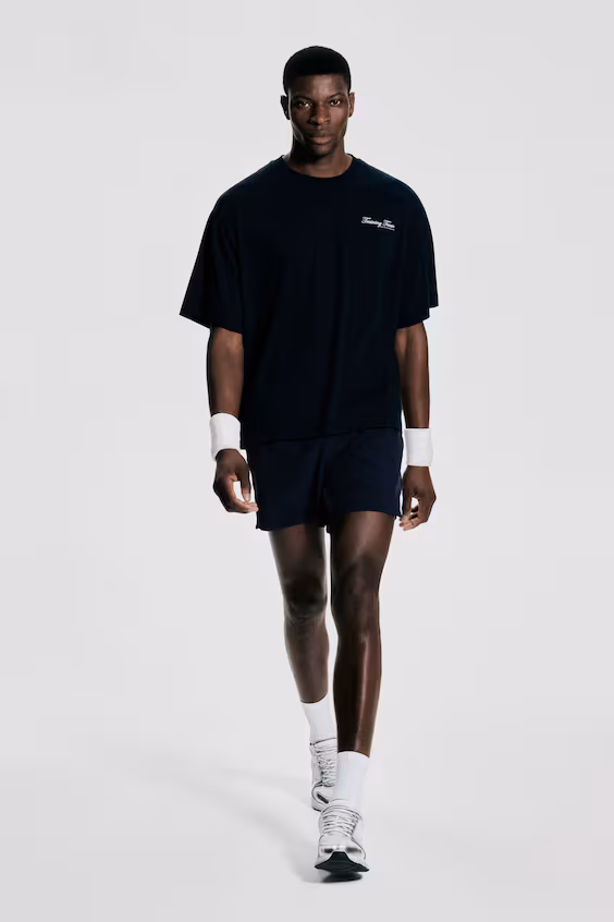 Короткие спортивные шорты с технологией drymove™