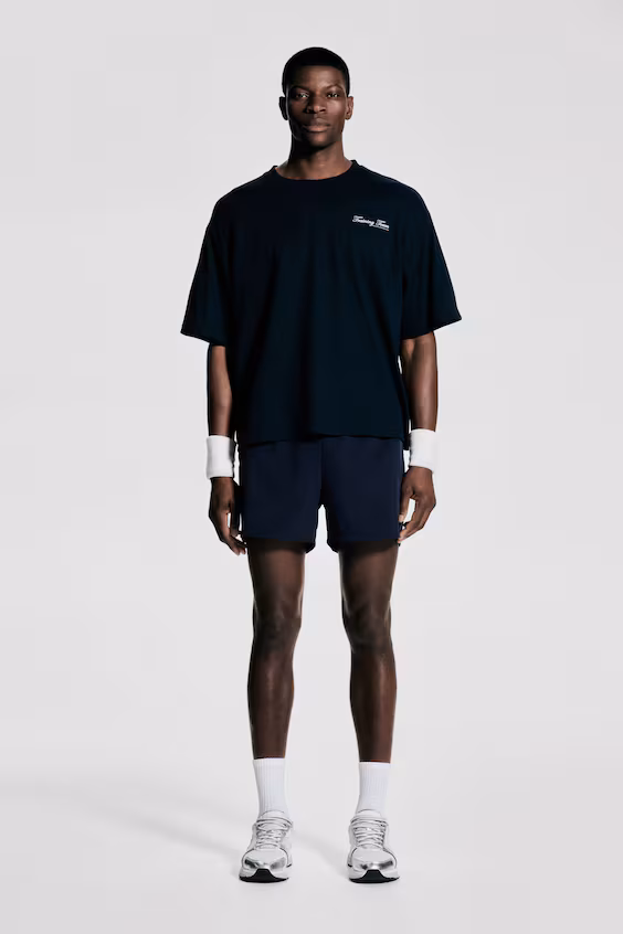 Короткие спортивные шорты с технологией drymove™