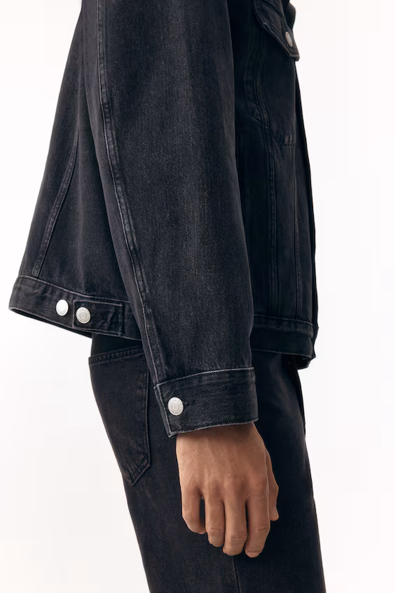 Джинсовая куртка в стиле тракер