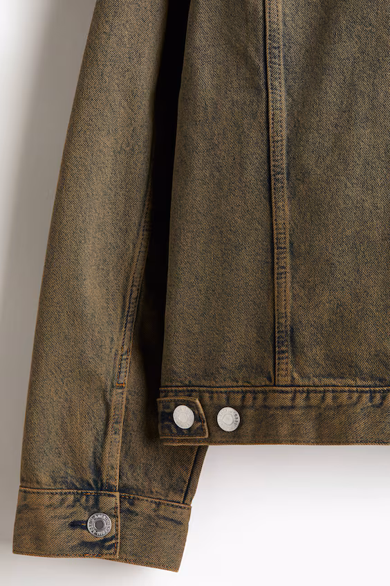 Джинсовая куртка в стиле трекер