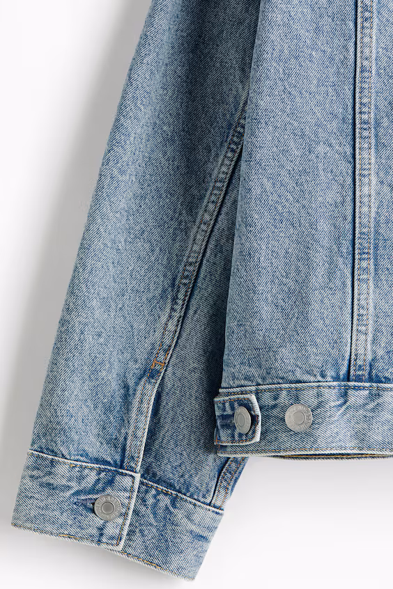 Джинсовая куртка в стиле трекер