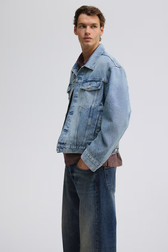 Джинсовая куртка в стиле трекер