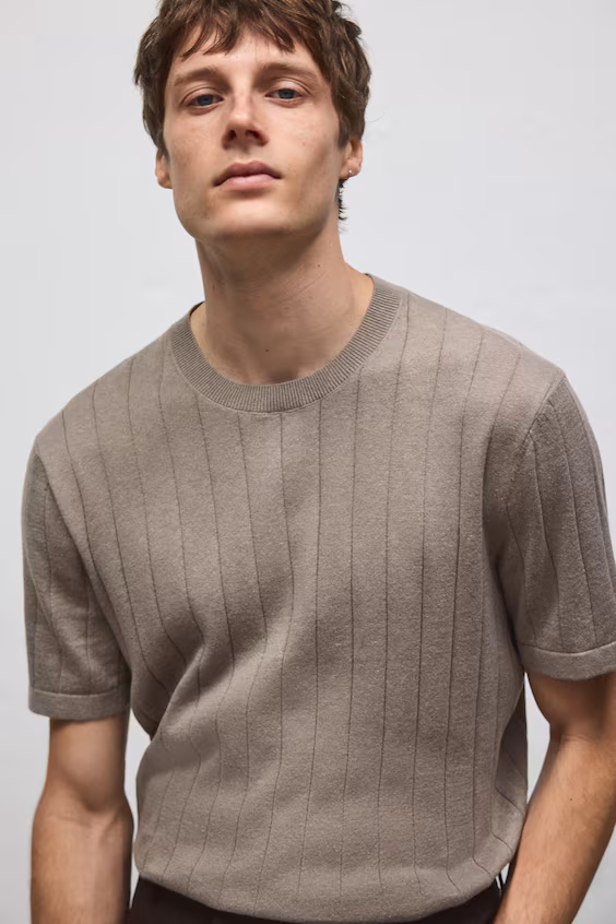 Футболка из хлопкового трикотажа стандартного кроя