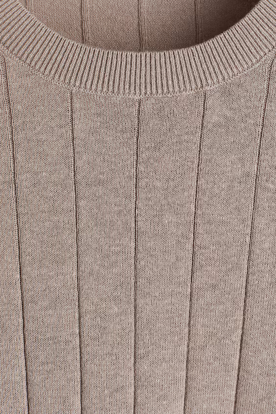 Футболка из хлопкового трикотажа стандартного кроя