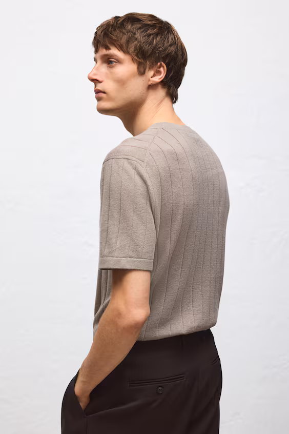 Футболка из хлопкового трикотажа стандартного кроя