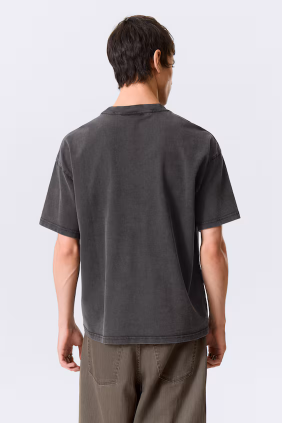 Футболка boxy с графическим принтом