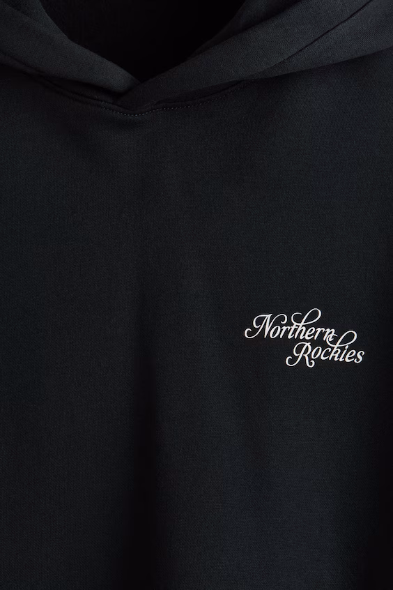 Свитшот с капюшоном и принтом комфортного кроя