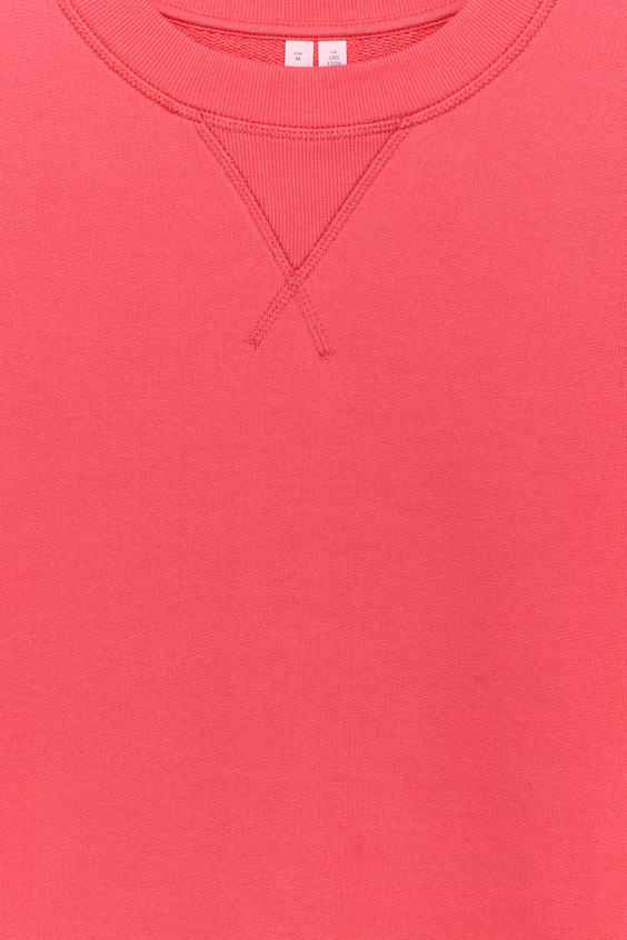 Широкая толстовка