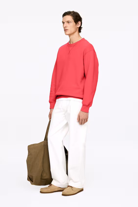 Широкая толстовка