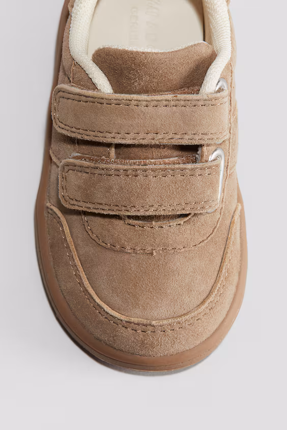 Кроссовки из кожи