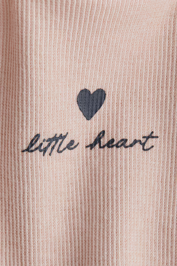 Свитер с оборками