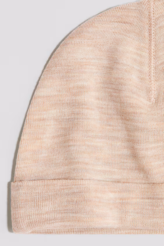 Шапка из мериносовой шерсти