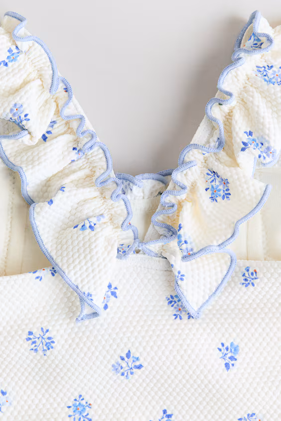 Купальник с рельефным узором