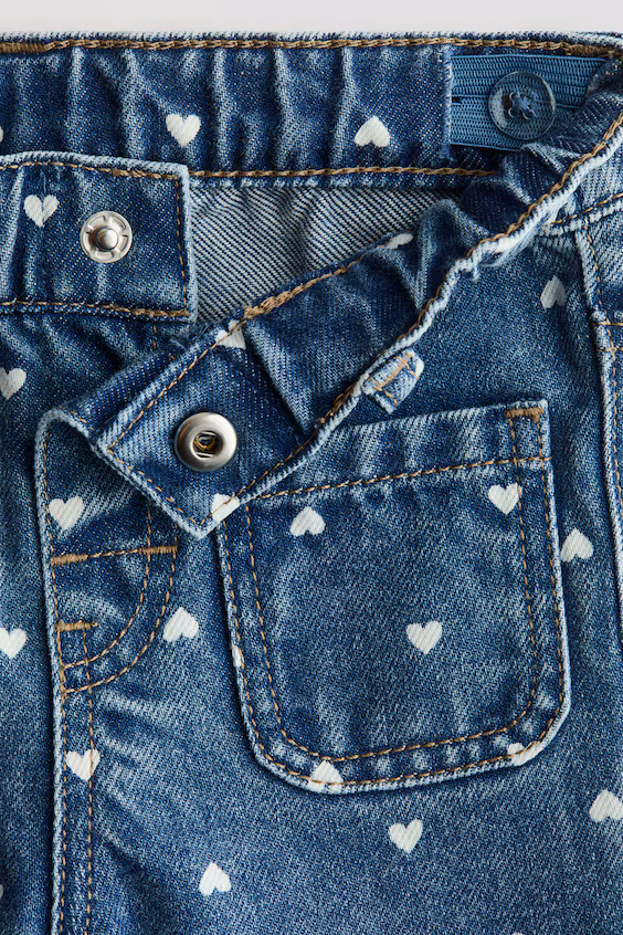 Джинсы с расклешенными штанинами