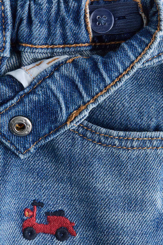 Джинсы с вышитыми мотивами