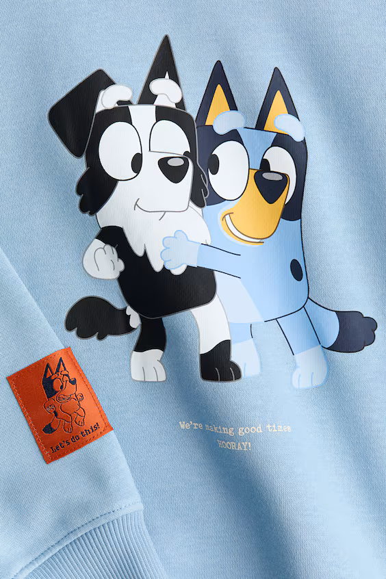 Худи с капюшоном и принтами