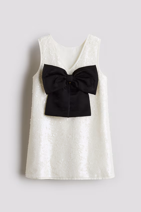 Платье с пайетками и бантом