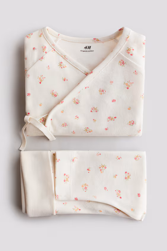 Комплект топа с вырезом лодочкой и леггинсов