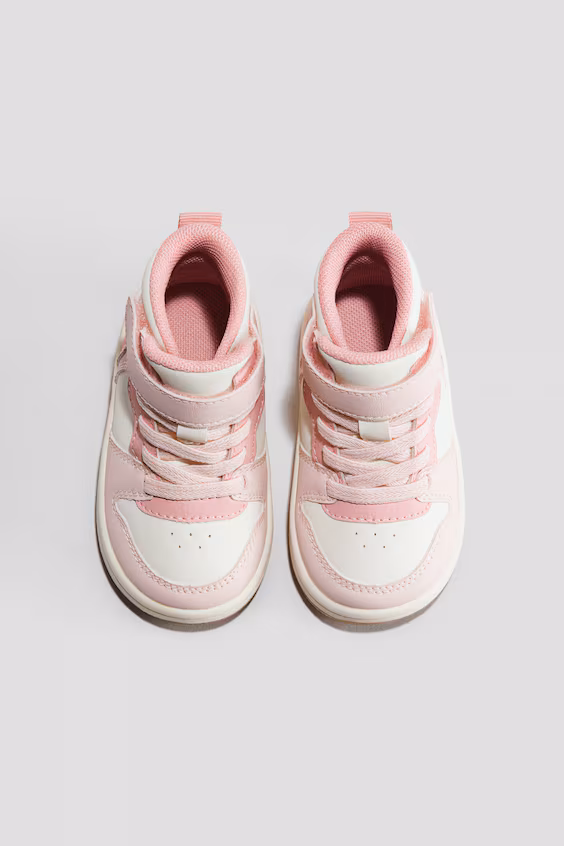 Кроссовки с открытым носком