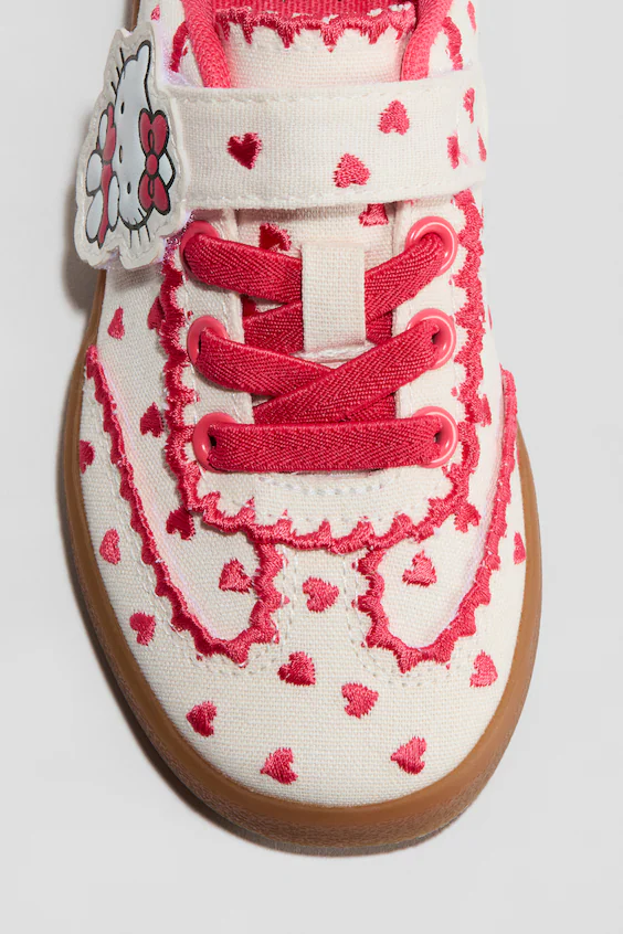Кеды с мотивами hello kitty