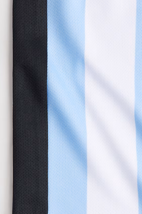 Принтованный футбольный свитер