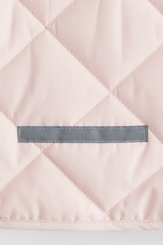 Розовое светлое стеганое пальто