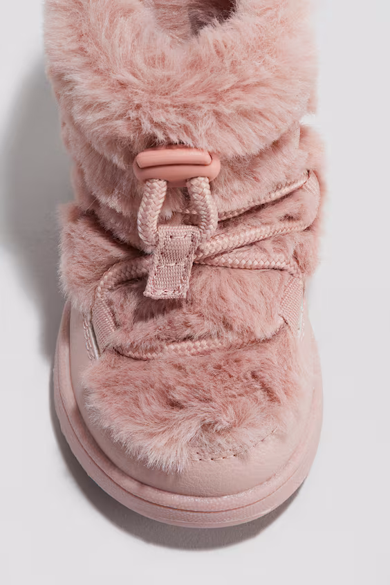 Пушистые ботинки