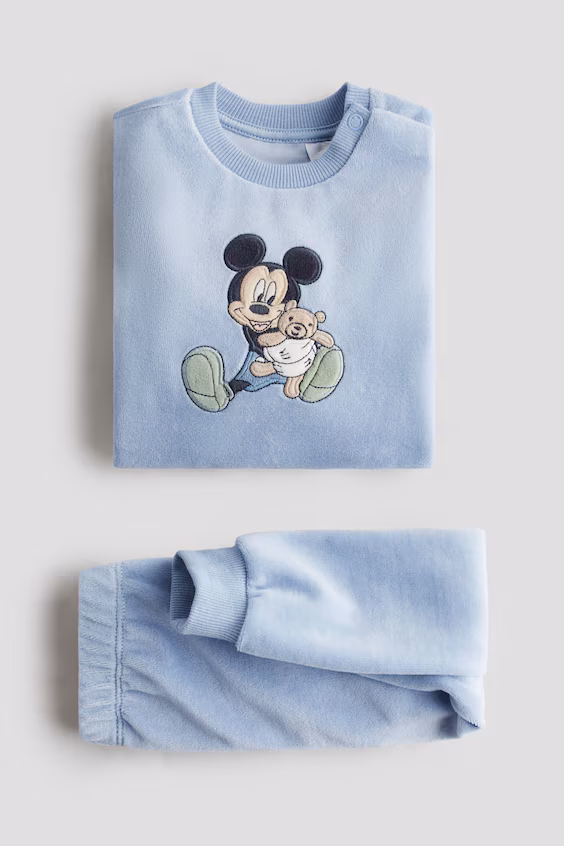 Пижама из бархатистой ткани с принтом