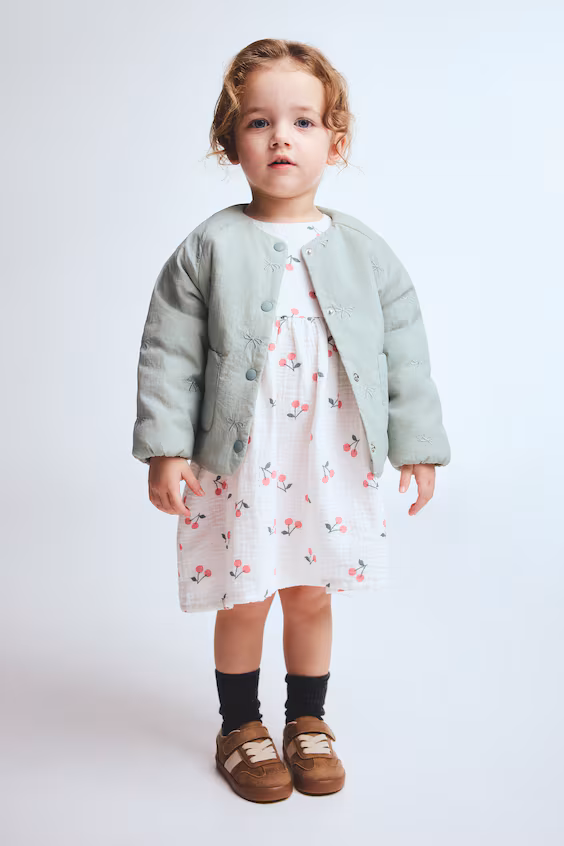 Платье из хлопковой марлевки с мелкими вишнями