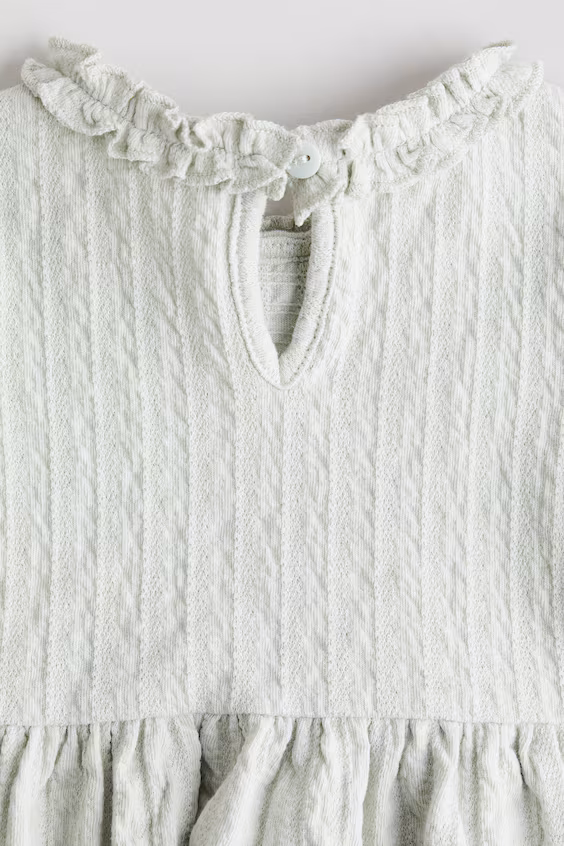 Платье вязаное с жаккардовым узором и оборками