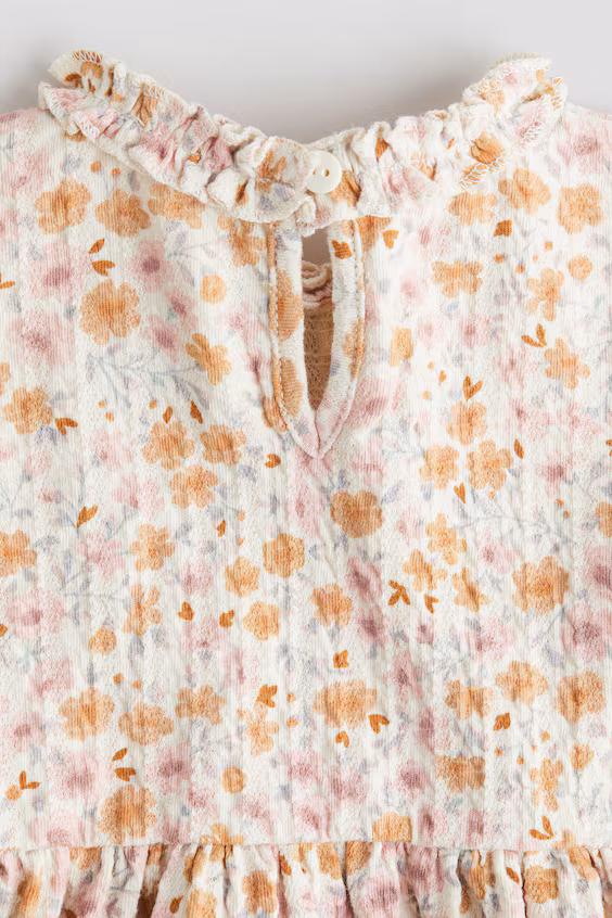 Платье из джерси с жаккардовой отделкой и оборками