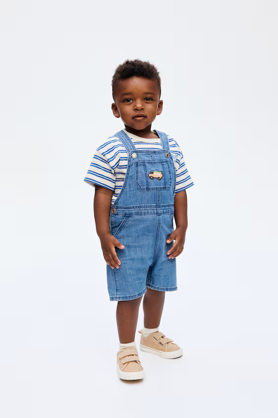 Джинсовые шорты-комбинезон с вышивкой