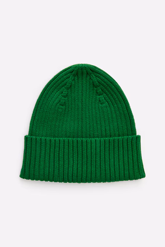 Шапка в рубчик из легкой ткани
