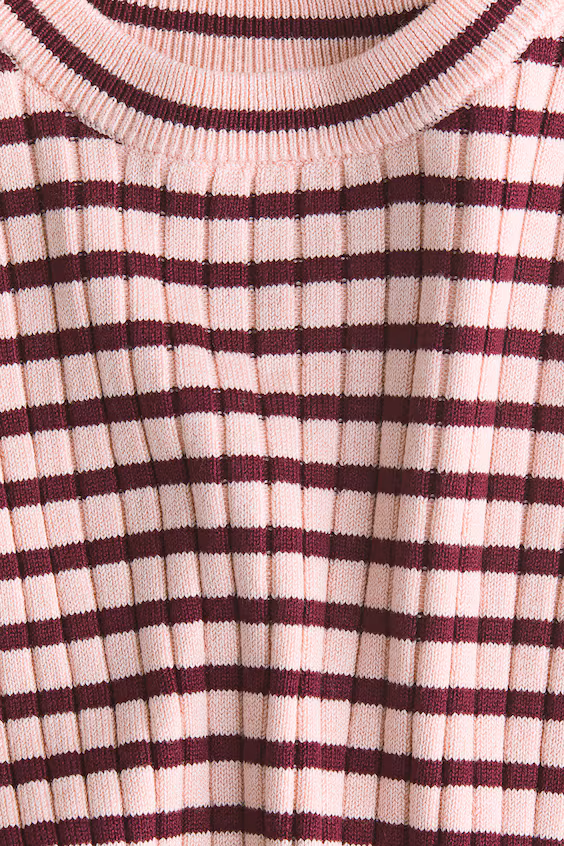 Свитер из рубчикового трикотажа