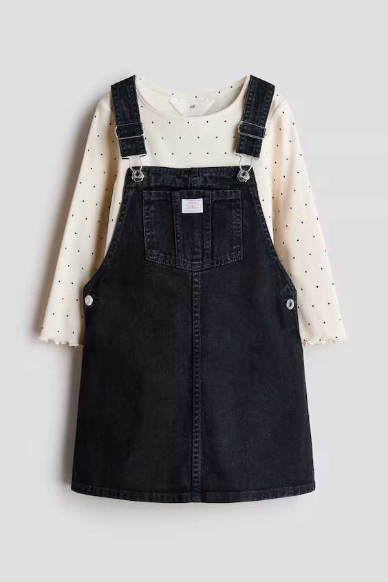 Комплект жилетки сарафана и свитера