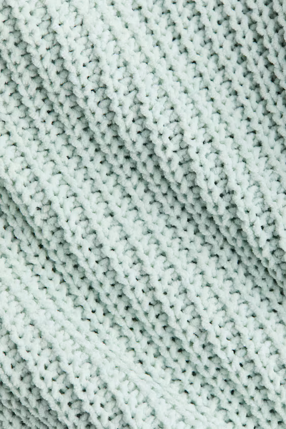 Свитер из ворсистого вязаного материала