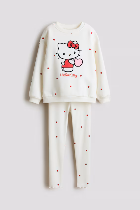 Костюм из свитшота и леггинсов