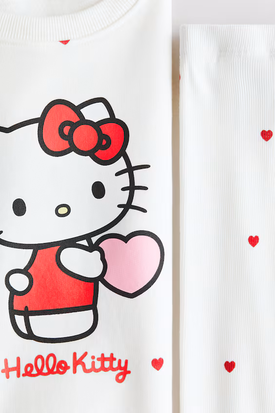 Костюм из свитшота и леггинсов