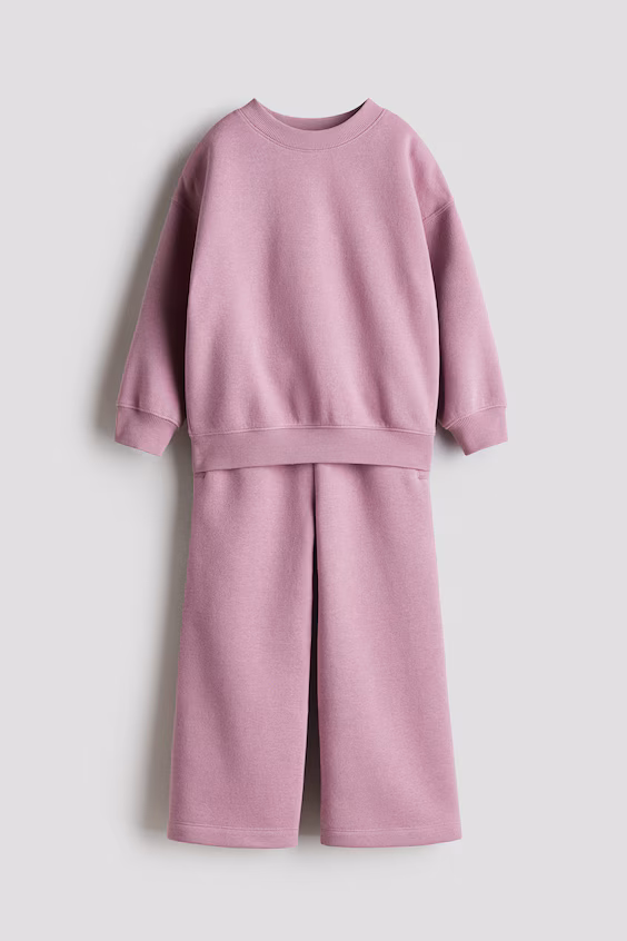 Костюм из свитшота и брюк