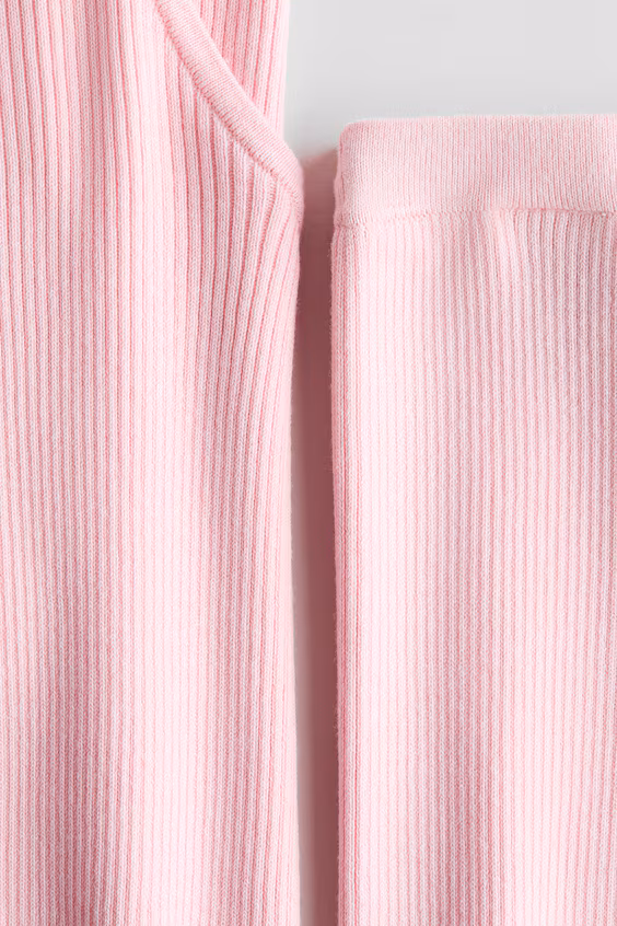 Костюм из свитшота и леггинсов