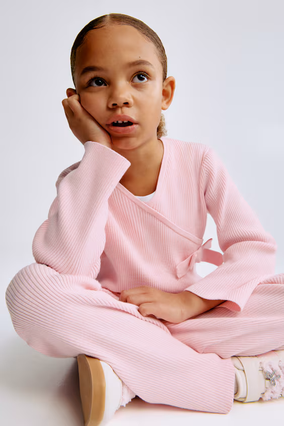 Костюм из свитшота и леггинсов