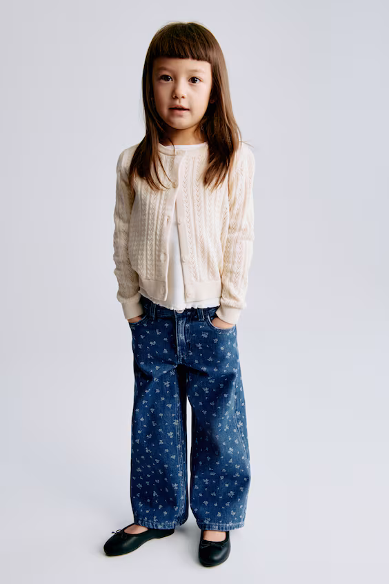 Джинсы с широкими штанинами и узорами