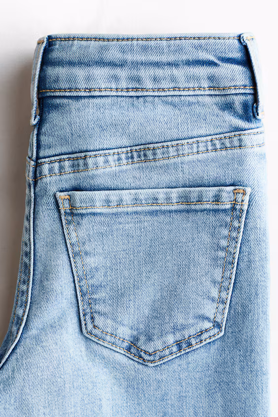 Джинсы с широкими брючинами