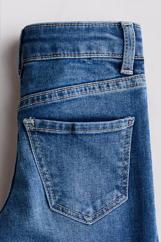 Джинсы с широкими брючинами