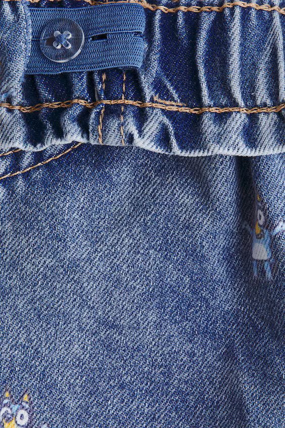 Джинсы свободного покроя с зауженными брючинами